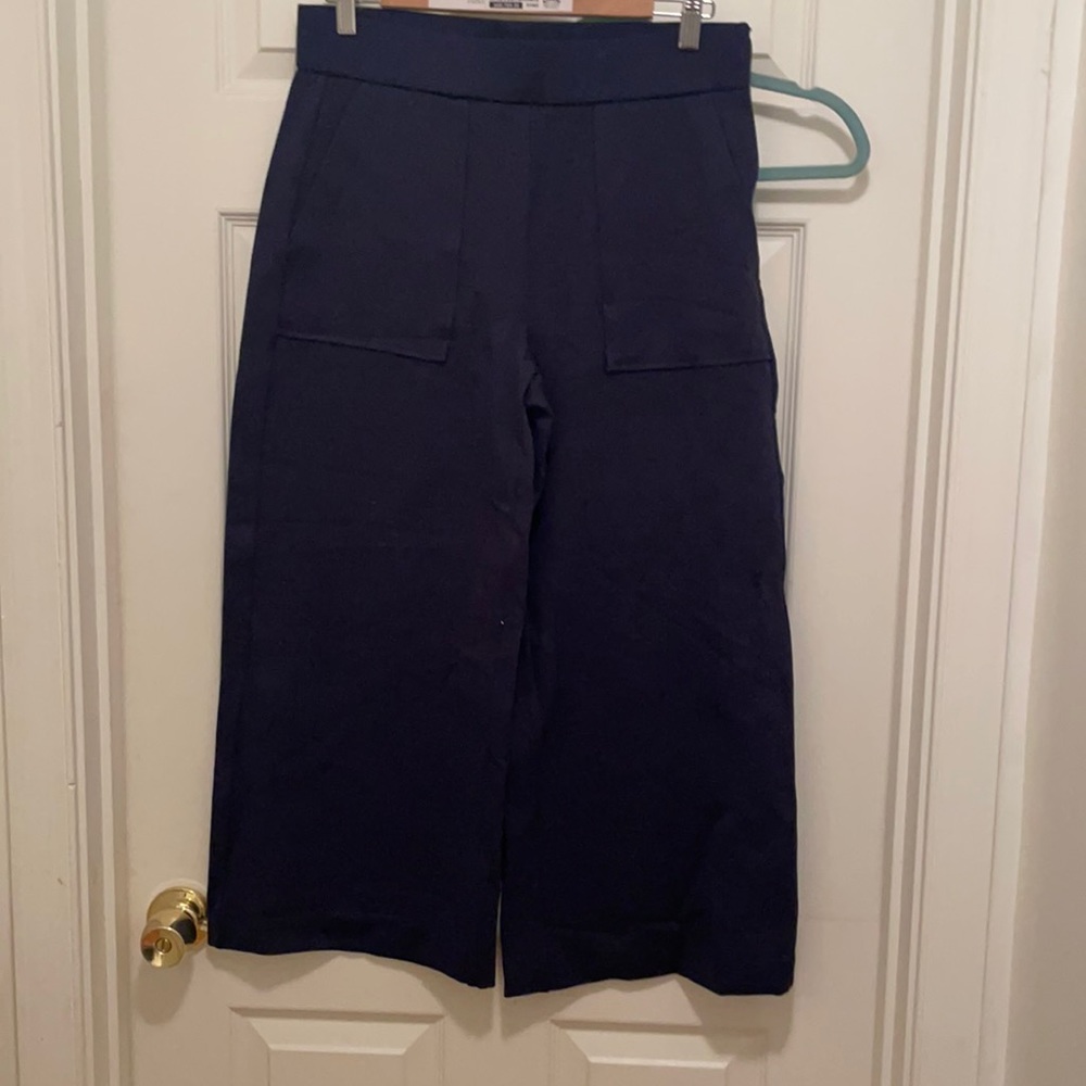 Wide leg Capri pants size Med